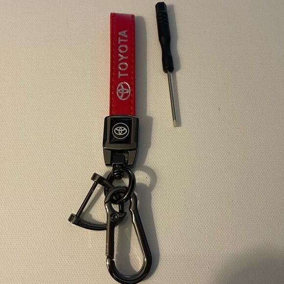 Toyota Key Fob Keychain in Red Leather with Logo NWT - Picture 2 of 4